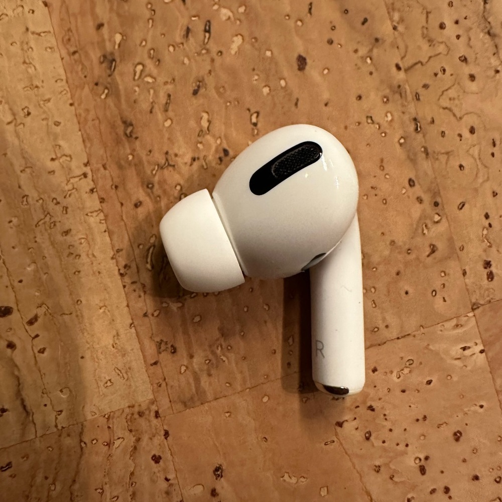 Right AirPod Pro 1st Gen